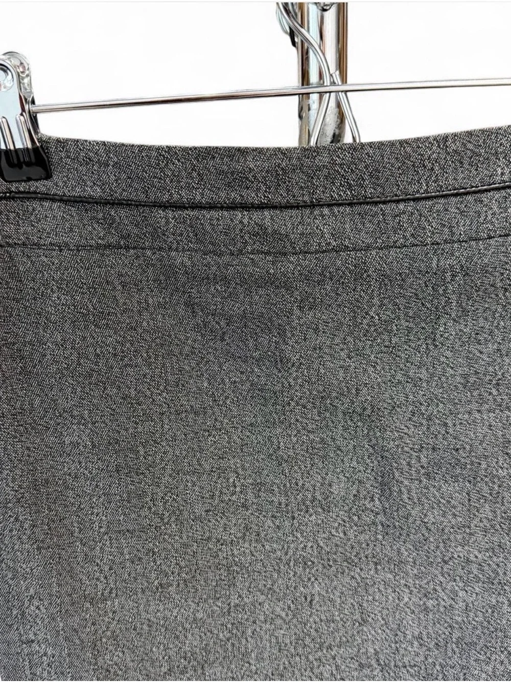 Flirtatious 💋 Y2K Gray Pencil Skirt with Leather Piping Detail around Waist Sz 5